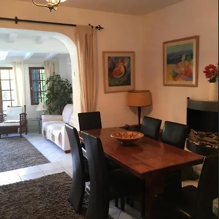 Apartmán Rare 2 Bedroom Apartment With Private Pool