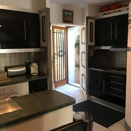 Rare 2 Bedroom Apartment With Private Pool *